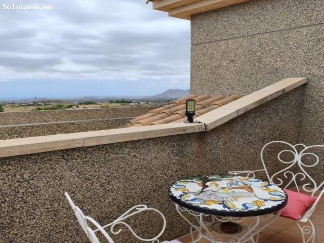 ? CHALET URBANO CON PISCINA PRIVADA, VISTAS AL MAR Y AMPLIAS ZONAS DEPORTIVAS