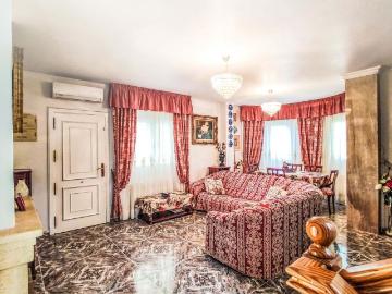 Chalet Vacacional con la piscina privada en La Zenia