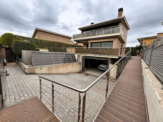 Chalet, Vallromanes