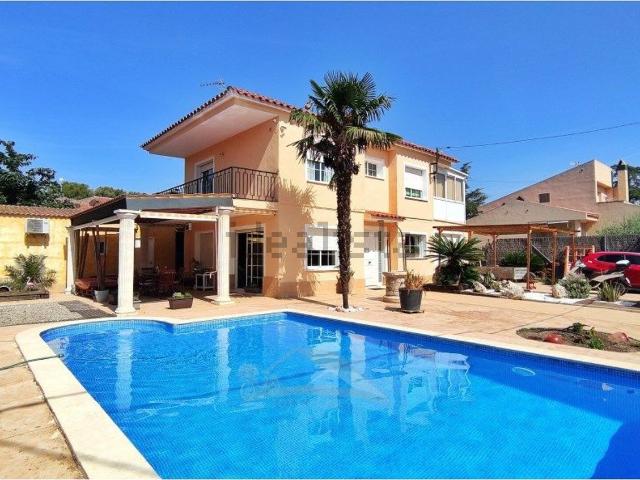 Chalet, Valls