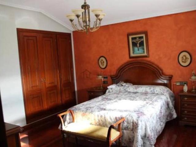 Chalet Venta Coles, Coles Capital