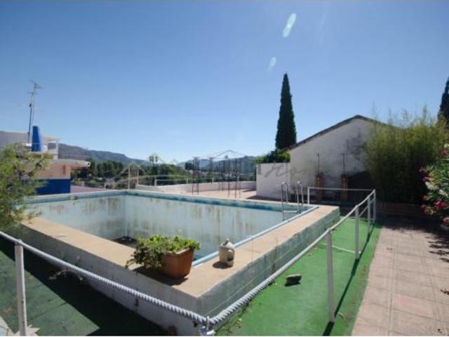 Chalet Venta Calles, Calles