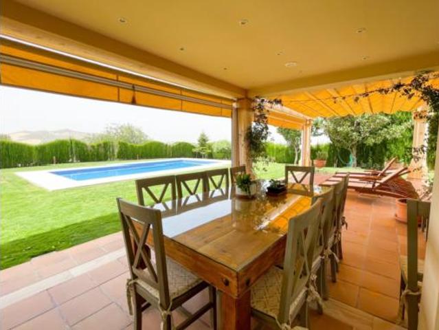 Chalet Venta Antequera, Centro