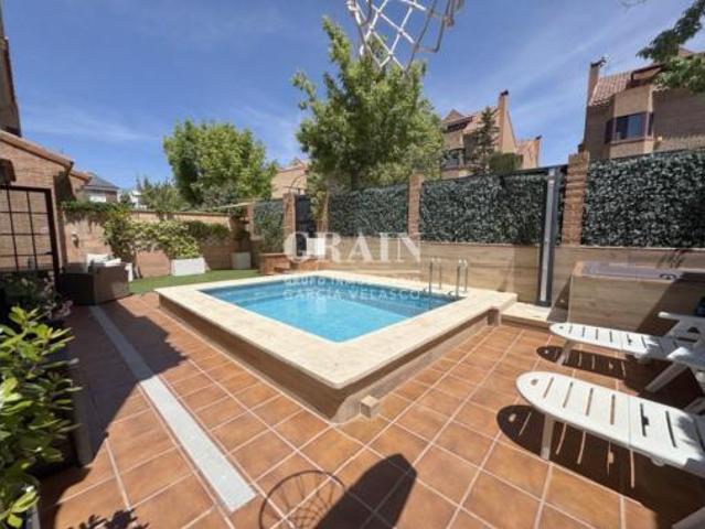 Chalet Venta Albacete Capital, Sepulcro Bolera Universidad Hermanos Falcó