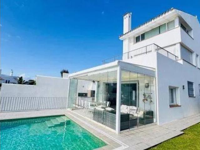 Chalet Venta Algeciras, El Pelayo Parques Naturales