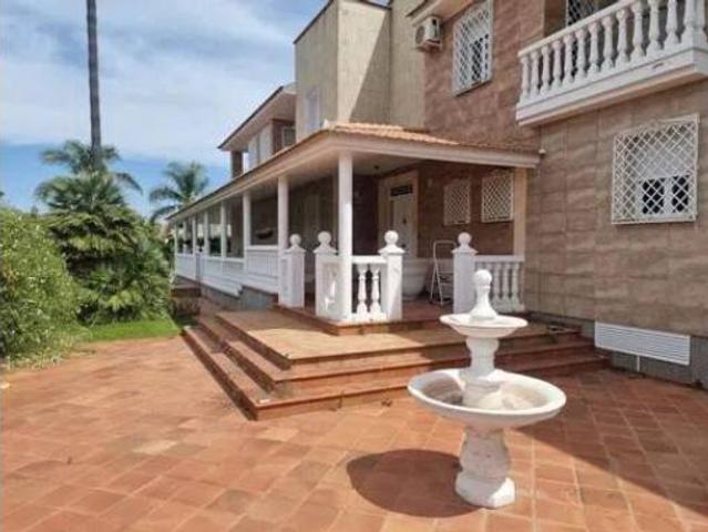 Chalet Venta Aljaraque, Corrales