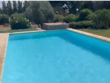 Chalet Venta Almodóvar del Campo, Tirteafuera