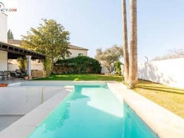 Chalet Venta Bormujos, Centro
