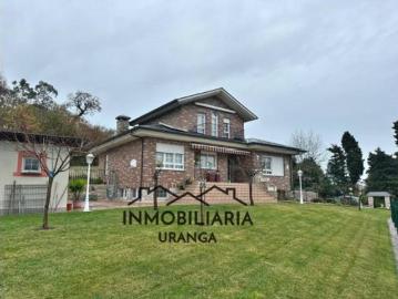 Bárcena de Cicero, Cantabria - Plaza aparcamiento