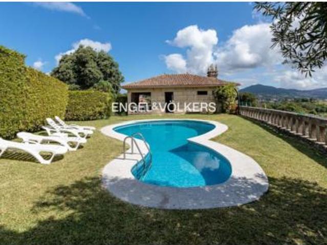 Chalet Venta Gondomar, Donas
