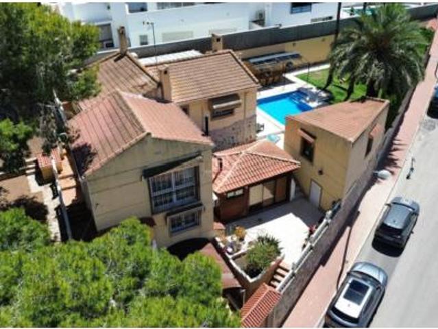 Chalet Venta Guadix, Balcones