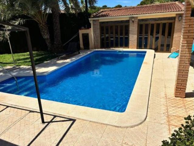 Chalet Venta Guadix, Balcones