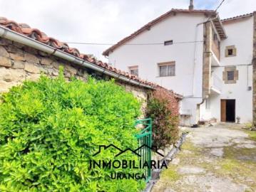 Revilla, Guriezo, Cantabria - Plaza aparcamiento