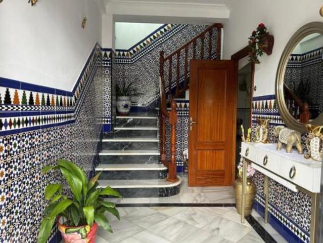 Chalet Venta Dos Hermanas, Centro Doña Mercedes