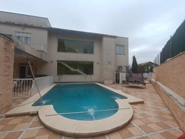 Chalet Venta Dos Hermanas, Entrenúcleos