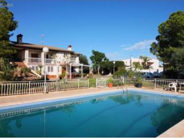 Villa en venta en Baix Vinalopó - Jardín