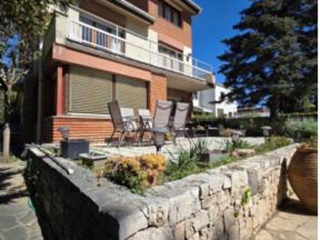 Chalet Venta Igualada, Ponent