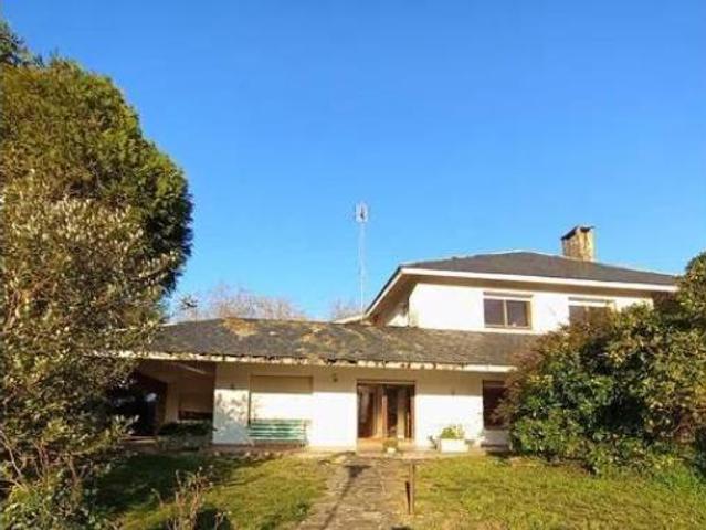 Chalet Venta Oleiros, Nós