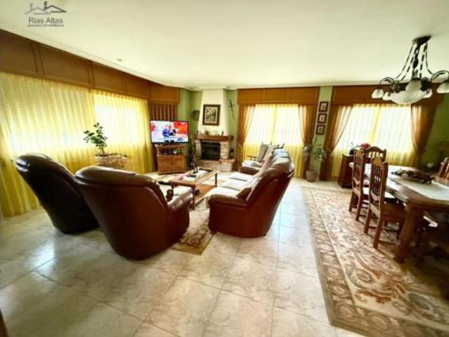 Chalet Venta Oleiros, Núcleo