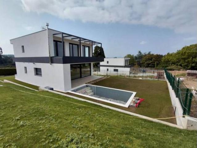 Chalet Venta Oleiros, Núcleo