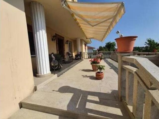 Chalet Venta Oleiros, Núcleo