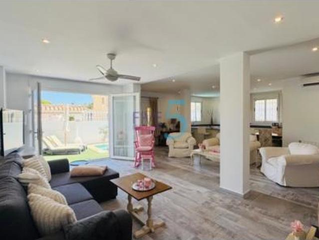 Chalet Venta Orihuela, Las Filipinas Villamartín Canal Norte