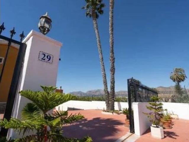 Chalet Venta Orihuela, Núcleo Urbano