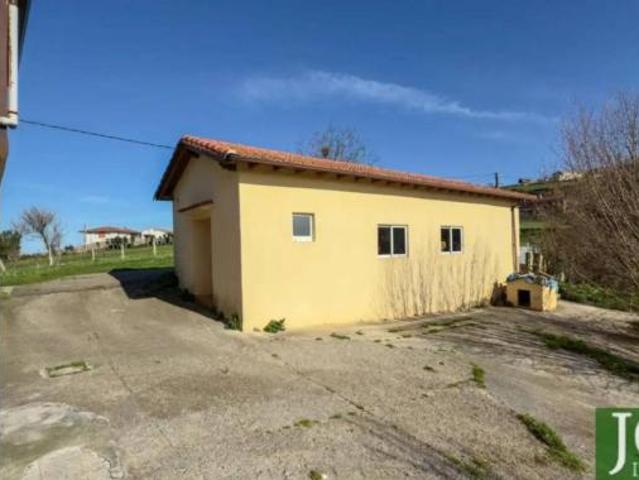 Chalet Venta Laredo, Centro