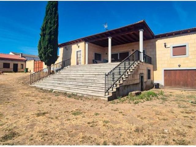 CHALET VENTA LEDESMA. Urbis te ofrece un chalet en venta en Ledesma, Salamanca