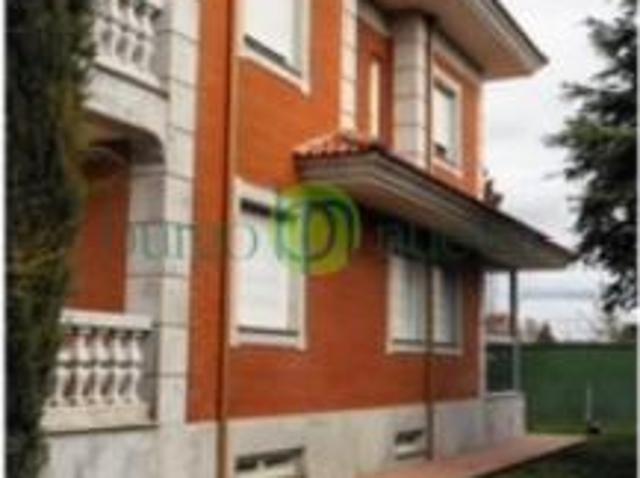 Chalet Venta León Capital, Las Eras de Renueva