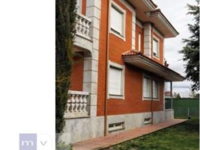 Chalet Venta León Capital, Las Eras de Renueva