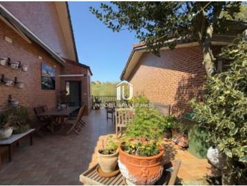 Chalet Venta Laredo, Centro