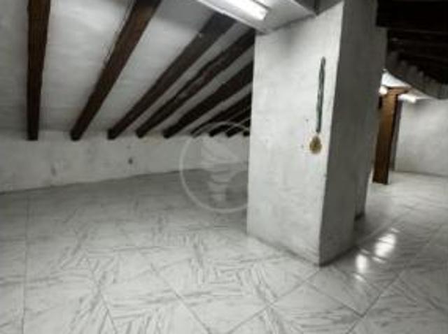 Chalet Venta Linares, Centro