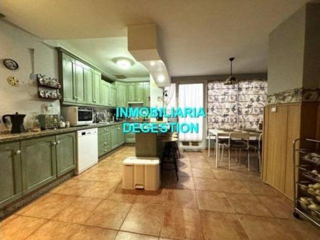 Chalet Venta Linares, Centro