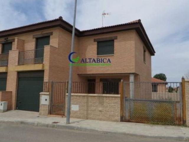 Chalet Venta Mora, Mora