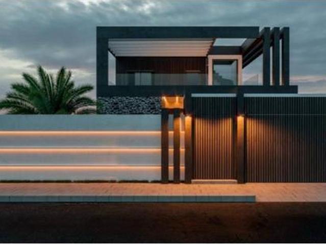 Chalet Venta Majadahonda, Los Satélites Roza Martín