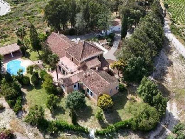 Chalet Venta Manilva, Núcleo