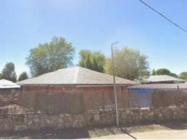 Chalet Venta Nuevo Baztán, Central Telefónica de Radio