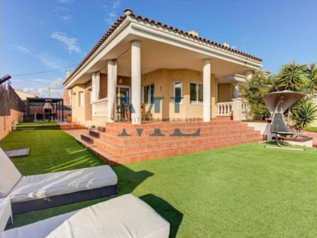 Chalet Venta Sant Pere de Ribes, Mas d'en Serra Els Cards