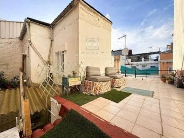 Chalet Venta Santa Coloma de Gramenet, Fondo