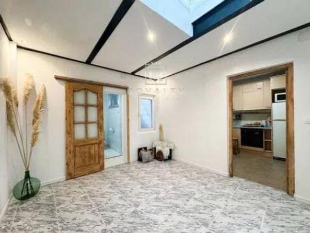 Chalet Venta Santa Coloma de Gramenet, Fondo