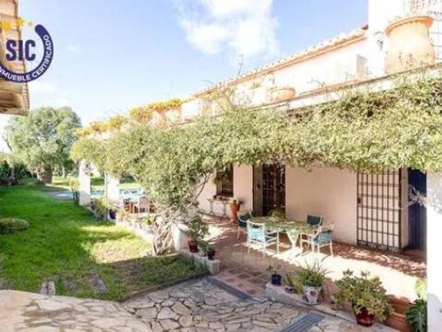 Chalet Venta Paterna, Centre