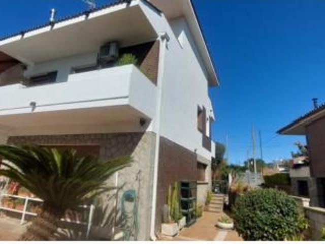Chalet Venta Palau solità i Plegamans, La Sagrera