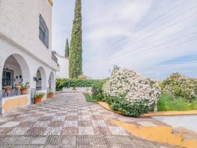 Chalet Venta Peligros, Peligros