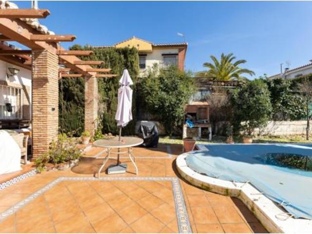 Chalet Venta Peligros, Peligros