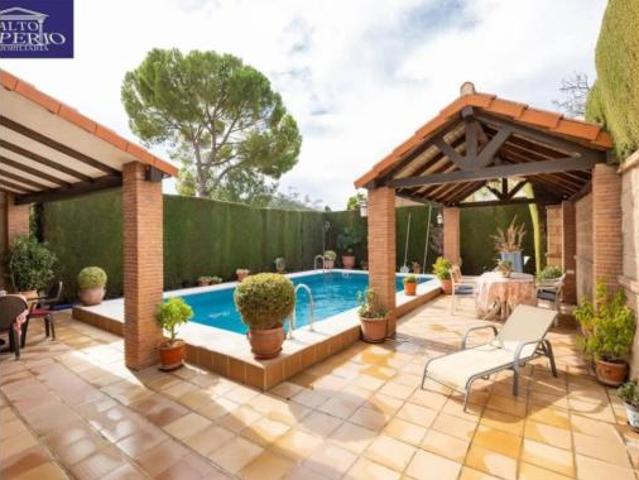 Chalet Venta Peligros, Peligros