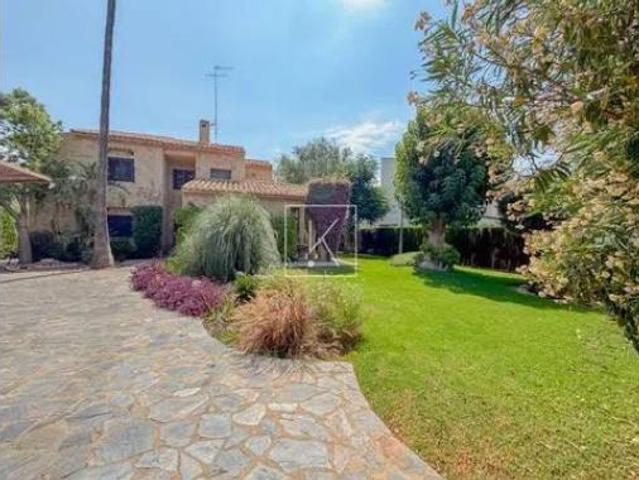 Chalet Venta Puçol, Los Monasterios Alfinach