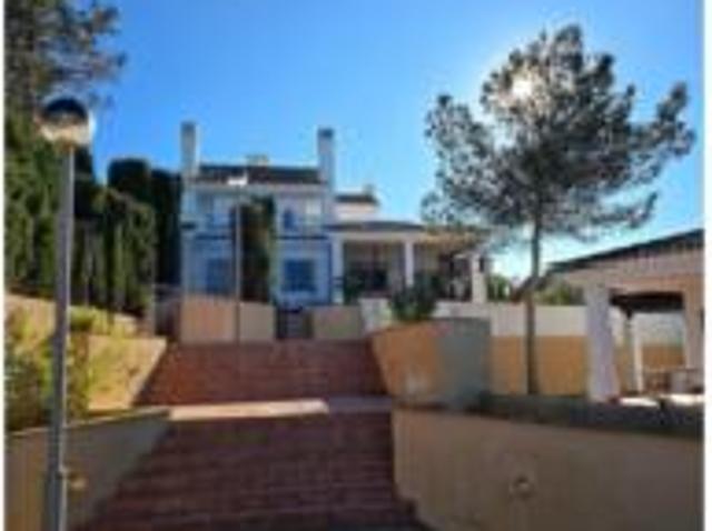 Chalet Venta Puente Genil, Fuente Álamo