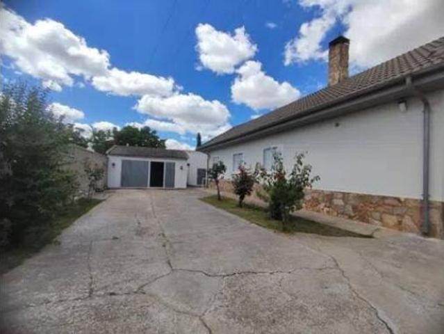 Chalet Venta Roales, Roales