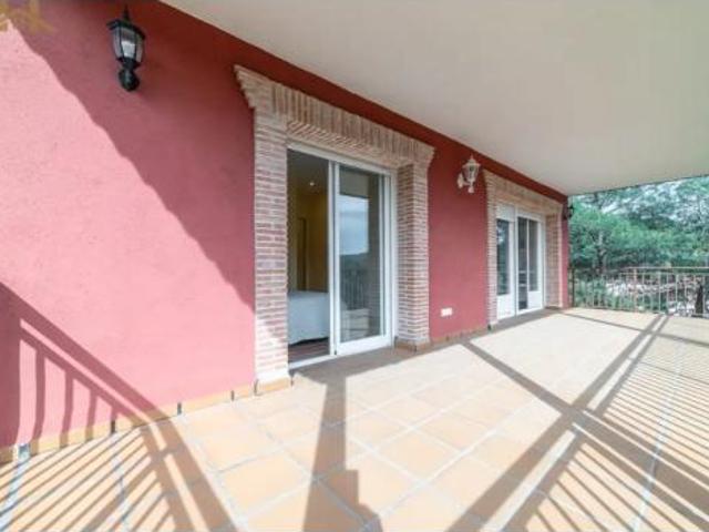 Chalet Venta Robledo de Chavela, Urbanización La Suiza Española